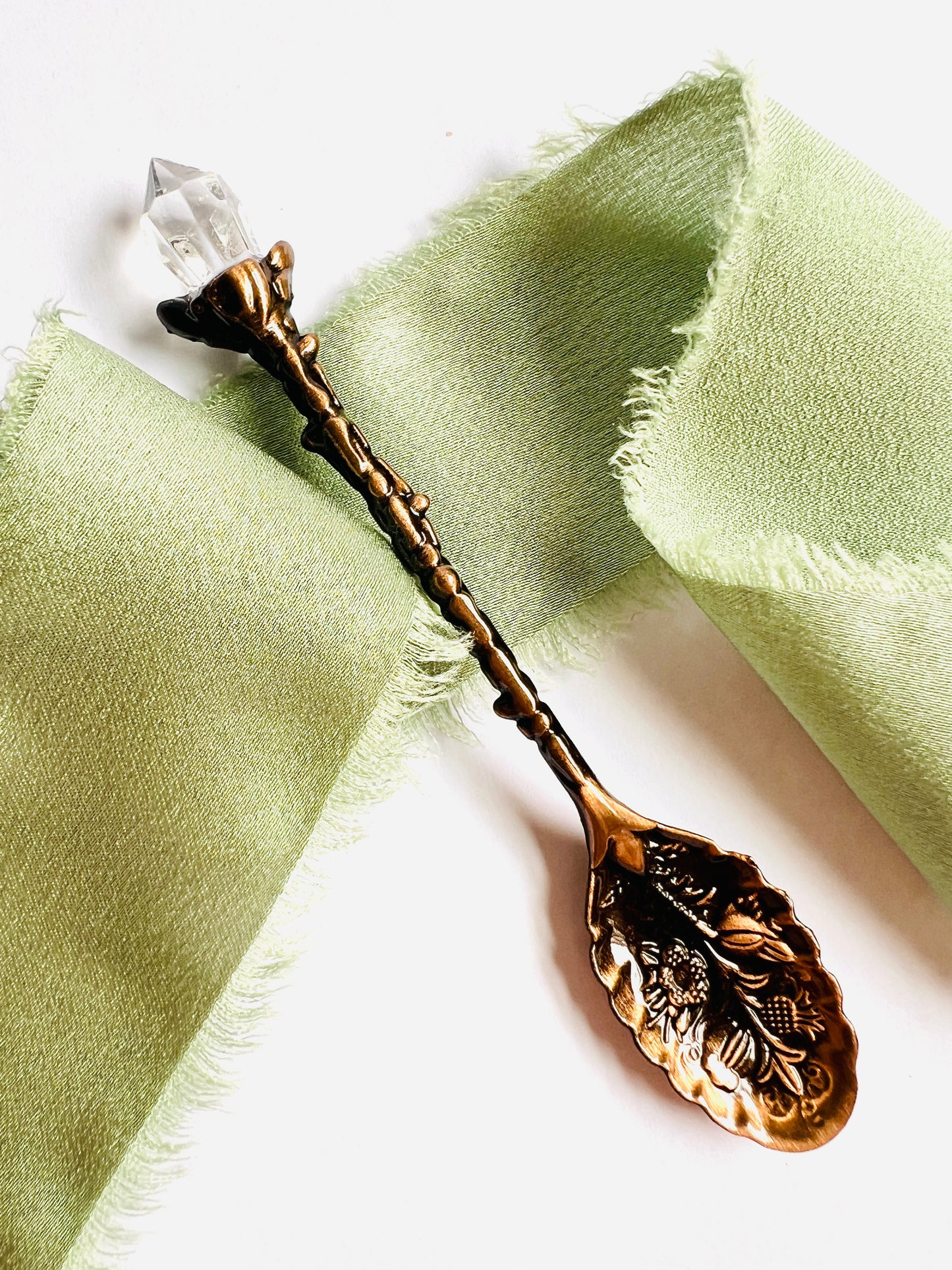 Crystal-Tipped Potion Spoon – Vintage Bronze Stirring Tool for Potion Play