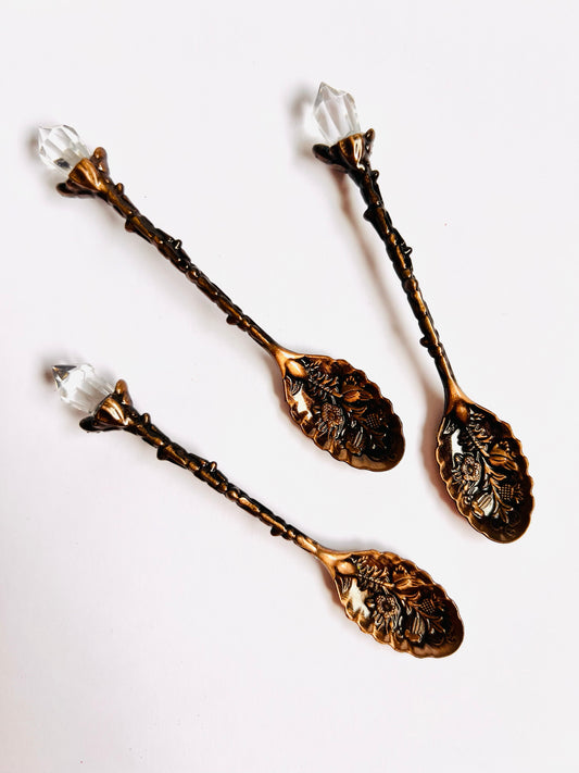 Crystal-Tipped Potion Spoon – Vintage Bronze Stirring Tool for Potion Play